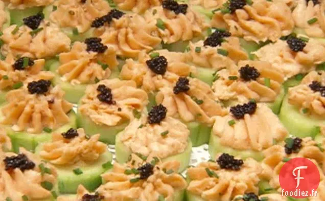 Mousse de Saumon Fumé dans des Bateaux de Concombre