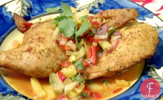 Moitiés de Poulet fumé au Keawe de Jake servies avec Salsa Ananas-Mangue Fumée de Jake