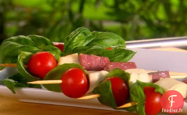 Brochettes de Salami, Mozzarella et Basilic-Tomates