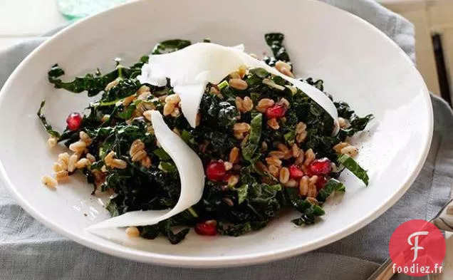 Salade de Chou Frisé et Farro au Fromage de Chèvre Vieilli