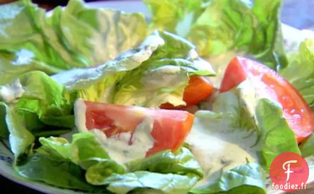 Salade Bibb avec Vinaigrette Déesse Verte au Basilic
