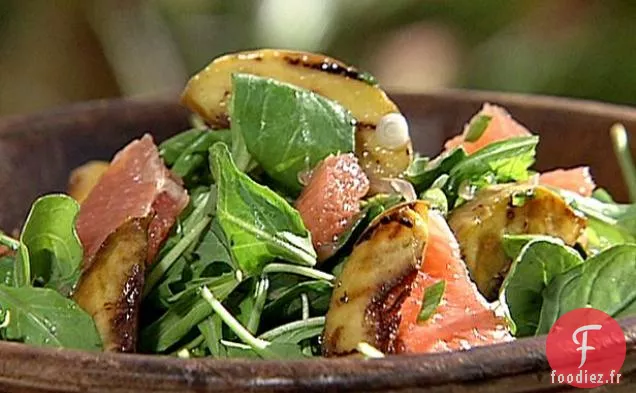 Salade de Pêches Grillées à la Vinaigrette au Pamplemousse