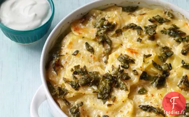 Pommes De Terre Festonnées Légères Avec Des Piments Rôtis