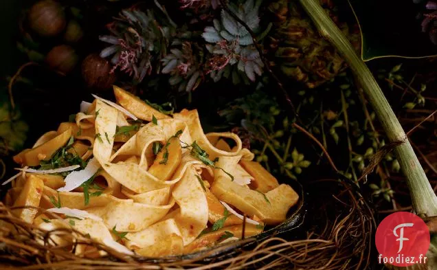 Pâtes Faites à la main avec Sauce Tomate et Artichaut