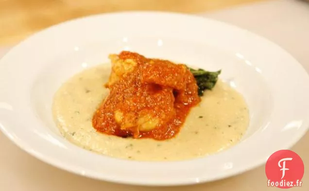 Crevettes Poêlées à la Sauce Romesco, Gruau Crémeux et Légumes Verts