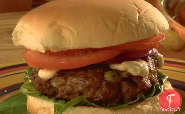 Burgers de Porc Cajun avec Sauce Remoulade Épicée