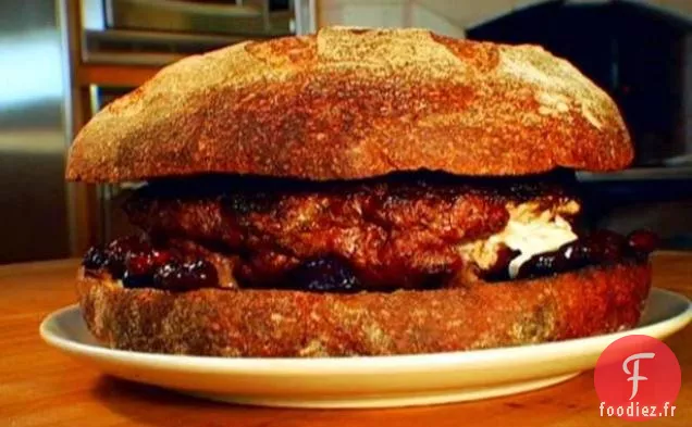 Burger de Boeuf de trois livres pour six sur du Pain de campagne