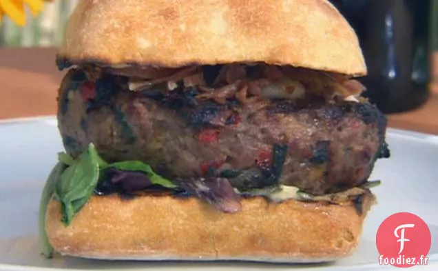 Hamburgers Florentins à la Feta avec Prosciutto frisé sur des rouleaux de Ciabatta grillés au Parmesan