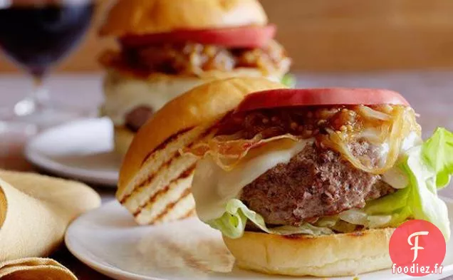 Burger au Taleggio, Pancetta et Relish Oignon-Moutarde