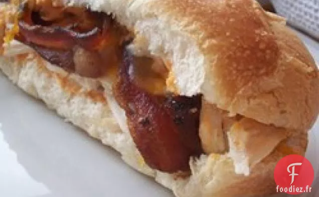 Sandwich Chaud au Poulet Buffalo, Bacon et Fromage