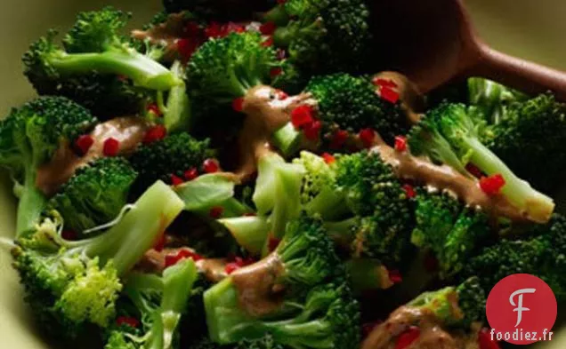 Brocoli Cuit À La Vapeur Avec Sauce Miso-sésame