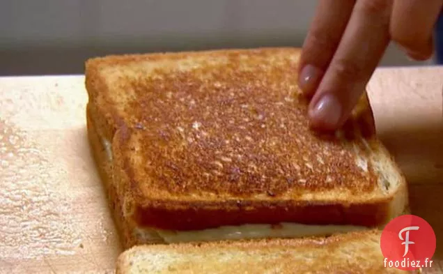 Sandwich au Fromage Grillé Mary's avec Poulet Buffalo épicé, Jack au Poivre et Fromage Bleu