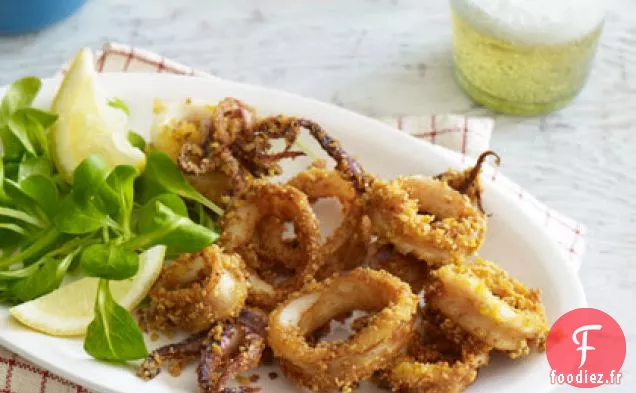 Calamars En Croûte De Copeaux De Tortilla Avec Sauce Chili-Yogourt