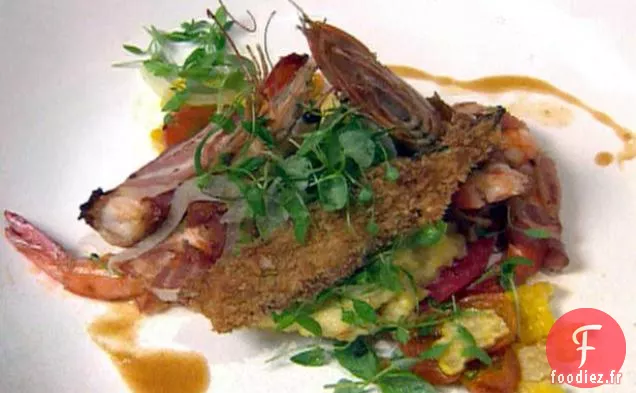 Crevettes Bayou La Batre Enveloppées de Pancetta avec du Gruau de Maïs Jaune Moulin Rikards et des Tomates Anciennes grillées