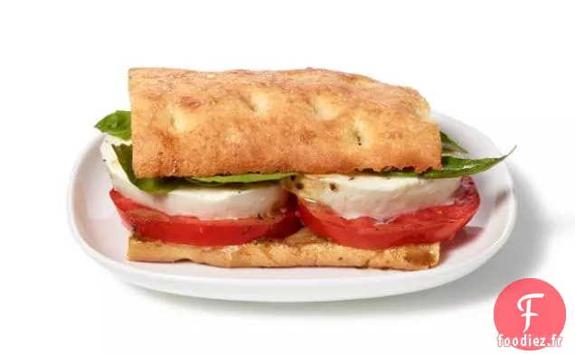 Sandwichs à la Tomate, au Basilic et à la Mozzarella Presque célèbres