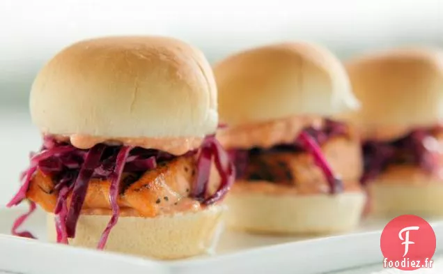 Sliders de Saumon du Rivage et Salade de Chou Croustillante