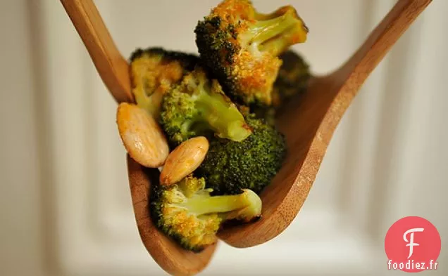 Brocoli Rôti Avec Vinaigrette Au Paprika Fumé Et Marcona Al