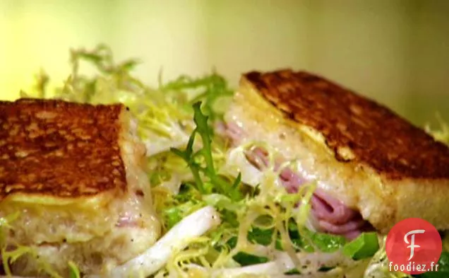 Croûtons Façon Croque Monsieur Monte Cristo avec Salade Frisée et Vinaigrette à l'Échalote