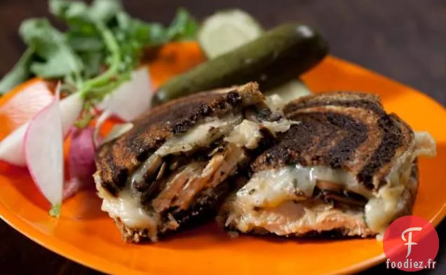 Soirée Sandwich : Le Rachael de Poulet Tranché et de Champignons