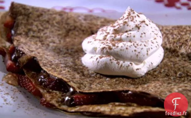 Crêpes aux Fraises au Chocolat et Sauce Caramel