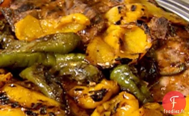 Côtelettes de Porc Grillées avec de Longues Hottes et Poivrons Jaunes
