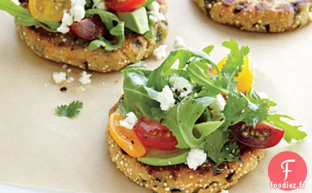 Poblano Sopes avec Salade d'Avocat