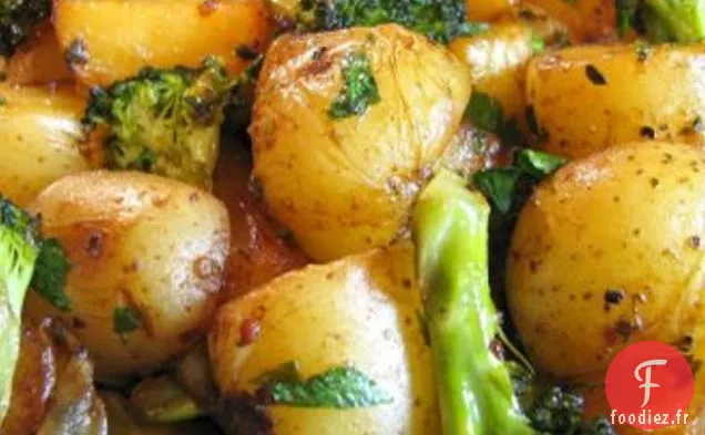 Pommes De Terre Rôties Et Brocoli Avec Sauce Soja, Beurre Et P