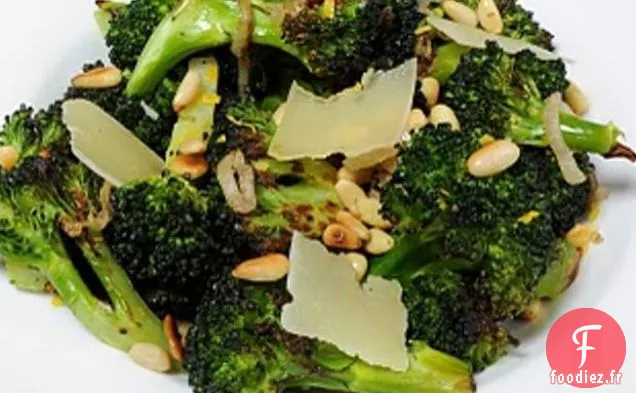 Brocoli Rôti Aux Échalotes, Pignons De Pin Et Parmesan