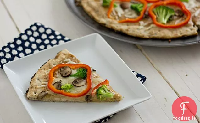 Pizza Thaïlandaise Au Brocoli, Champignons Et Poivrons Rouges