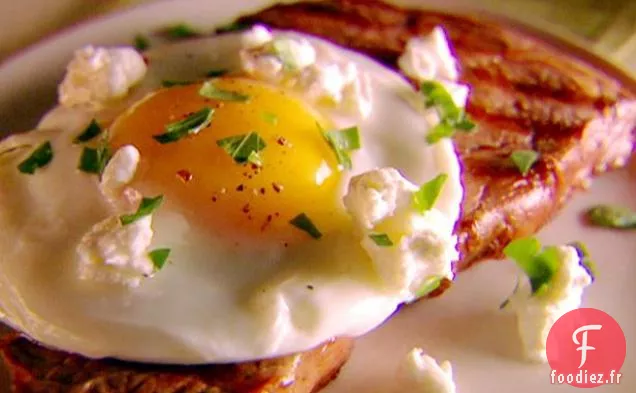Steak Toscan Grillé avec Œuf au Plat et Fromage de Chèvre