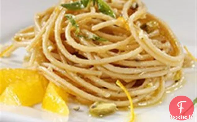 Spaghettis de Grains Entiers au Pesto de Noix Mélangé et Zeste d'Orange