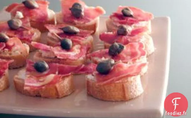 Crostini À La Pancetta Et Aux Câpres