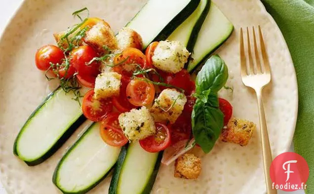 Salade de Panzanella aux Courgettes et Tomates d'été