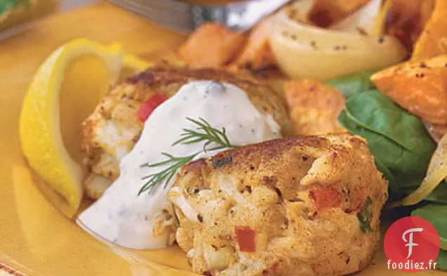 Gâteaux De Crabe Du Maryland Avec Sauce Crémeuse Aux Câpres Et À L'Aneth