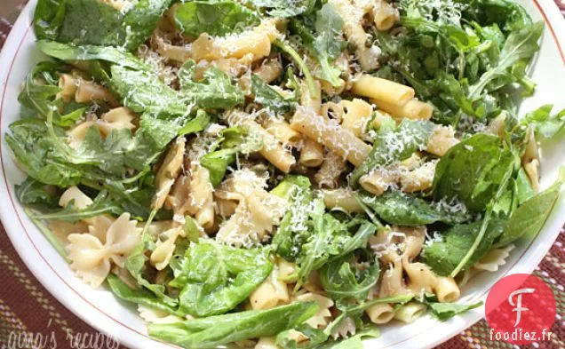 Salade De Pâtes D'Été Avec Des Légumes Verts