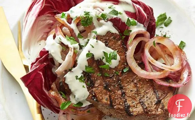 Steak de Flanc Mariné avec Sauce au Fromage Bleu