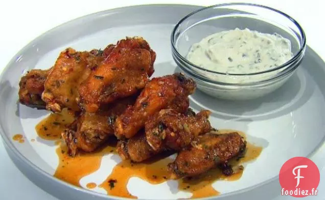 Ailes de Romarin au Miel avec Yogourt Grec et Sauce au Citron et à l'Ail