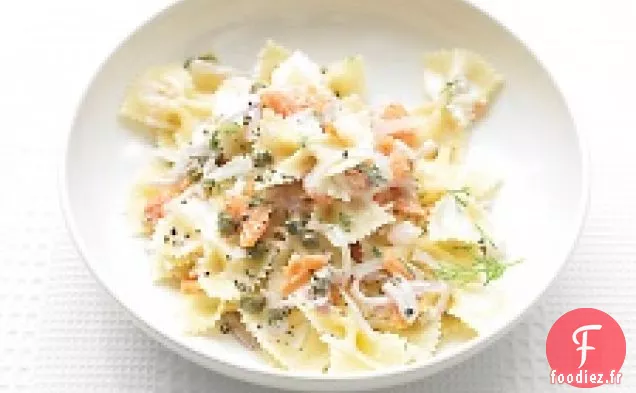 Pâtes Farfalle Au Saumon Fumé Et Fromage À La Crème