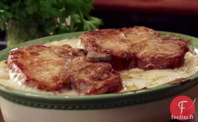 Côtelette de Porc de Campagne et Pommes de Terre avec Sauce Blanche au Poivre Noir