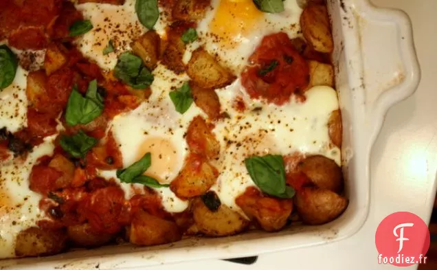 Œufs Au Four Avec Tomates Et Pommes De Terre Fumées