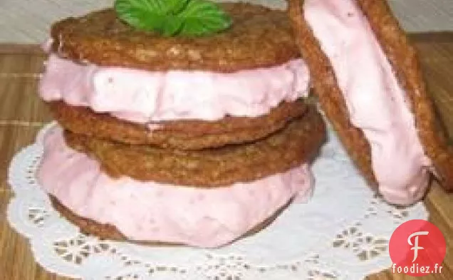 Biscuits Sandwich au Gâteau au Fromage aux Fraises Congelés