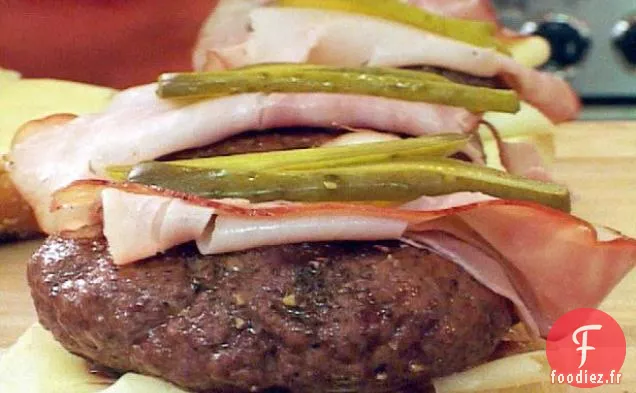 Hamburgers à la cubaine sur le gril