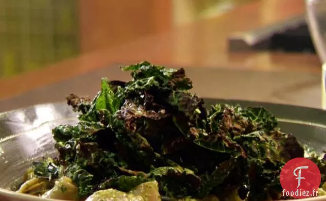 Penne au Pesto Toscan avec Chou Frisé Croustillant à l'Ail et Crostini de Tomates Grillées