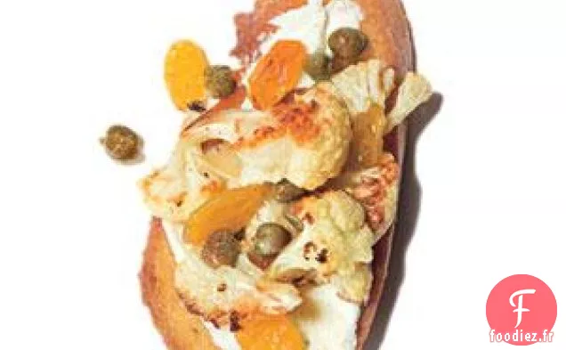 Crostini De Chou-Fleur Et Raisins Secs Rôtis