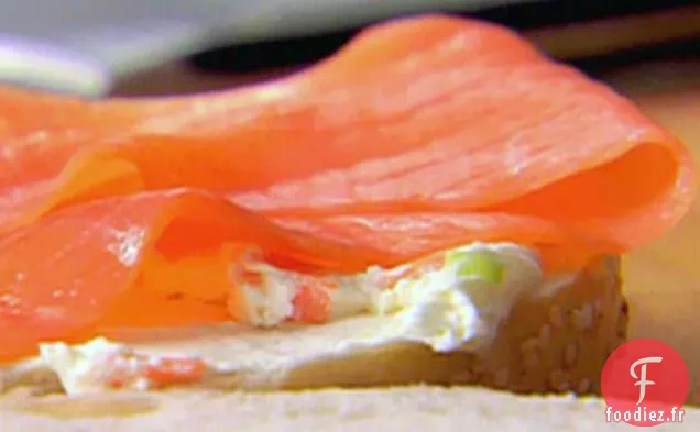 Bagels au Saumon Fumé et Fromage à la Crème aux Légumes