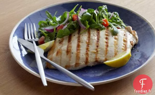 Paillard de Poulet Grillé au Citron et Poivre Noir et Salade Roquette-Tomate