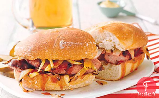 Sandwichs à l'oignon et Kielbasa Grillés