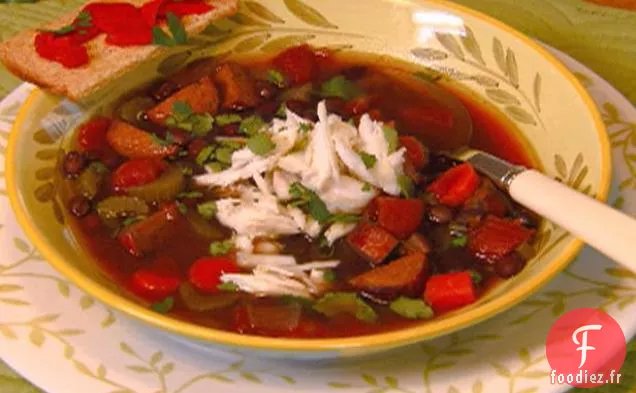 Soupe de Haricots Noirs au Crabe et Saucisse à l'Andouille