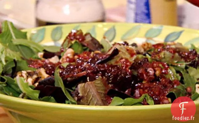 Poire, Noix Grillée et Salade Verte Mélangée à la Vinaigrette Champagne-Canneberge