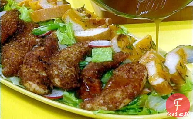 Tenders de Poulet en Croûte de Pacanes et Salade avec Vinaigrette à l'érable acidulée